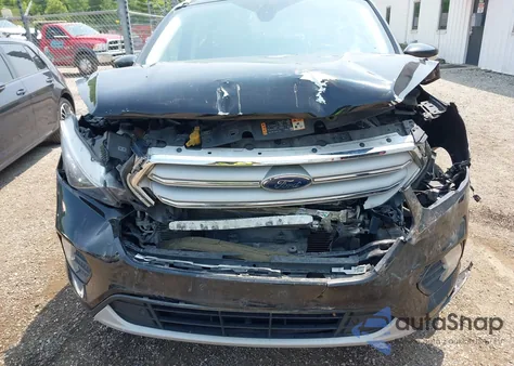 2018 Ford Escape Titanium z USA, uszkodzony, nr VIN 1FMCU9J98JUC67847